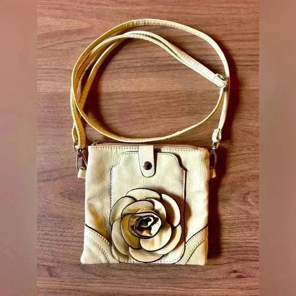 Crossbody bag w rose, phone pocket, inside pocket, see pics